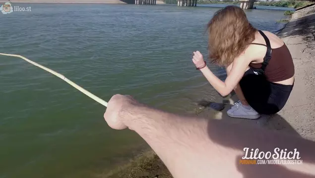 Порно девушка на рыбалке