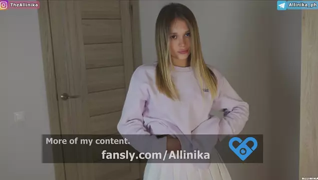 Русская студентка в розовом белье любит трахаться без резинки