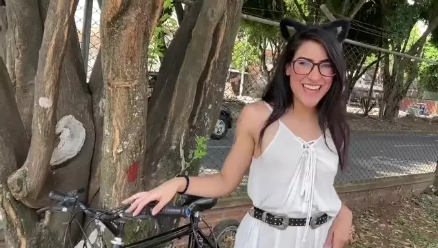 Порно девушка на велосипеде