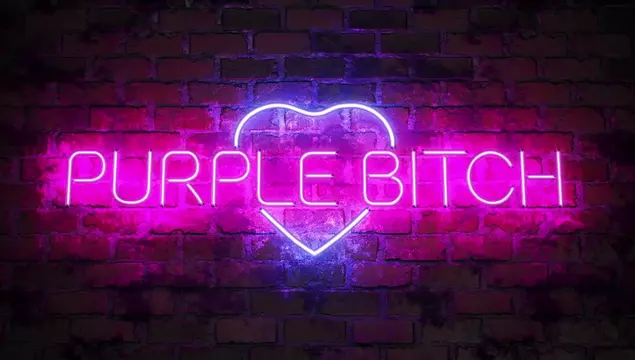 Косплей девушка дала в анал фанату Purple Bitch