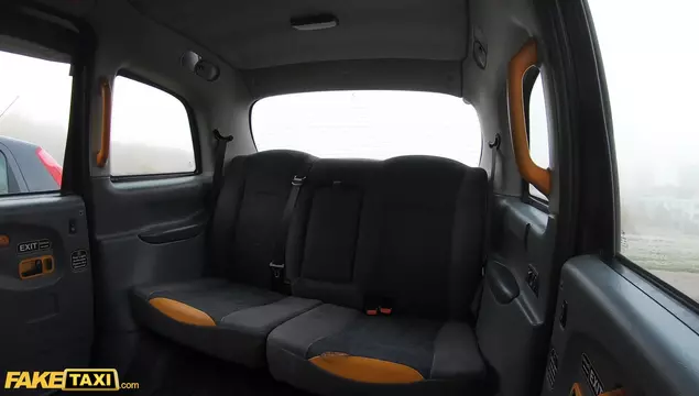 Сосет из окна машины порно видео